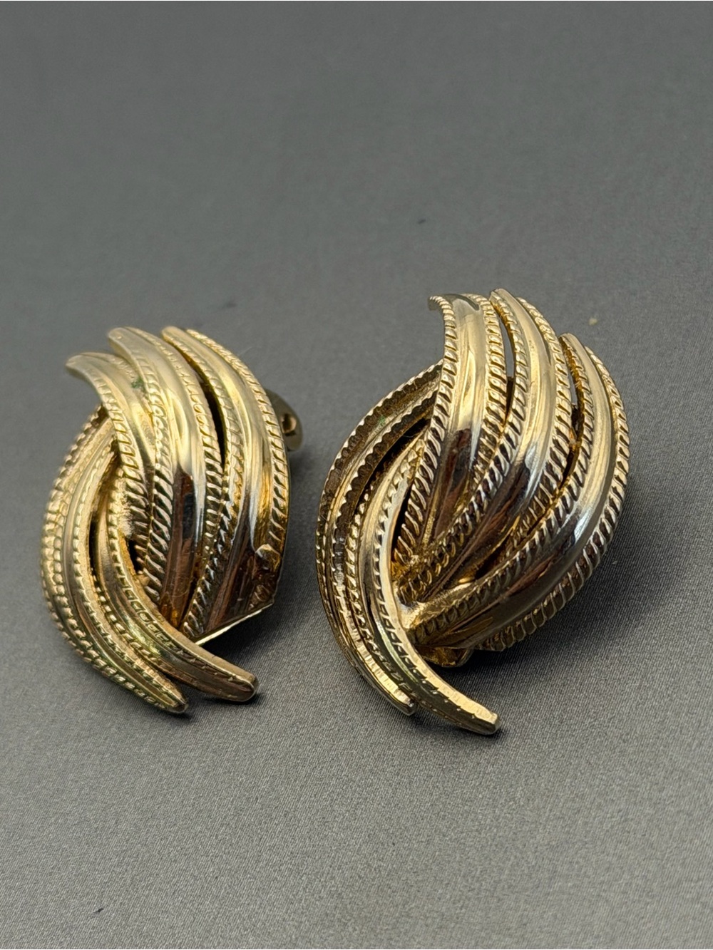 Classic Marvella Gold-Tone Swirl Feathered Vintage Clip-On Earrings